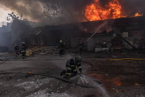 Razzi e esplosioni: Kharkiv in macerie. In un solo giorno cadute 200 bombe