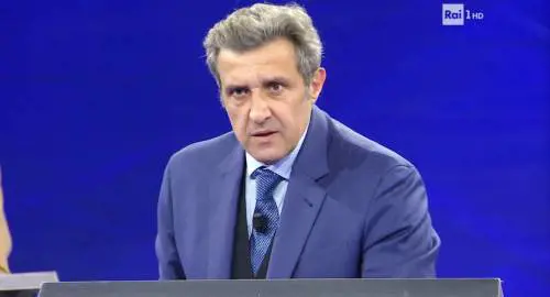 "Risparmiate...". La frase di Insinna che scatena la bufera a l'Eredità