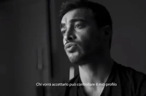 "Ho una malattia autoimmune": l'ex di Belen parla (e si fa pubblicità)