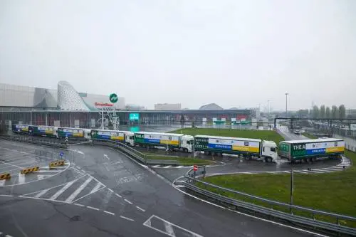 Aiuti ai profughi ucraini, 8 tir da Fiera Milano a quella di Varsavia