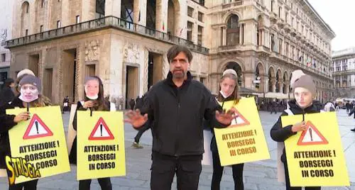 Servizio contro le borseggiatrici finisce male: assistenti di Valerio Staffelli in ospedale