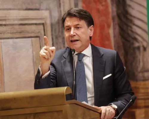 Conte cavalca il no alle spese militari ma non sa risolvere il caso Petrocelli