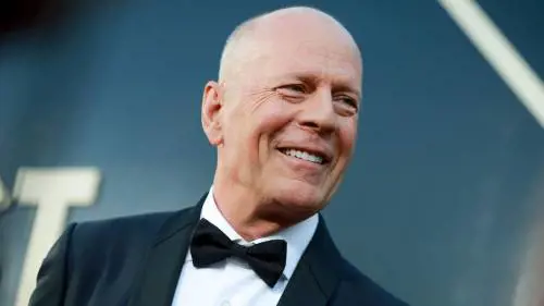L'afasia, i ricordi, il rapido peggioramento: la malattia che sta consumando Bruce Willis