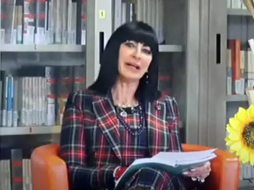 "Immaginavo ci fosse qualcosa sotto...". C'è l'audio dello scandalo a scuola