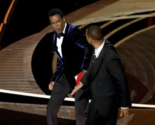 Chris Rock sul perché dello schiaffo da Will Smith: "Fa ancora male. Ma lei..."