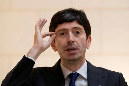 Il bivio di Speranza: deve scegliere tra Letta e Conte