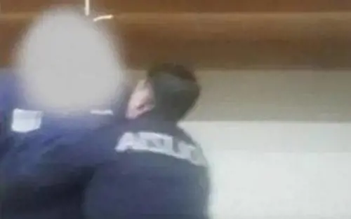 Fermo immagine del tentato suicidio