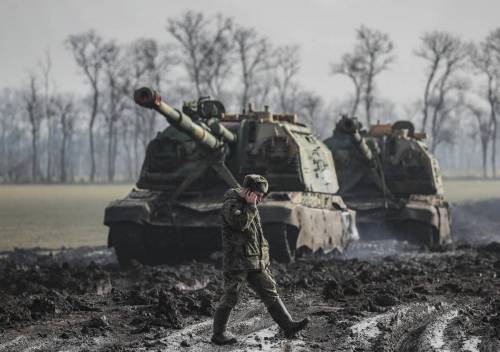 Ultrà di destra e sinistra. I 20 volontari italiani in guerra nel Donbass