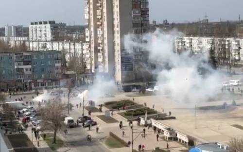 Spari sulla folla, i corpi in strada: l'ultimo orrore russo