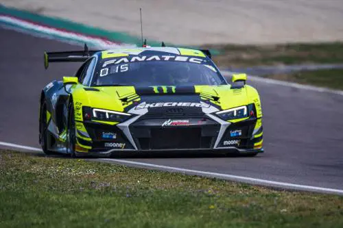 Valentino pilota ci ha già preso gusto. Ed è bagno di folla