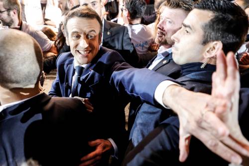 "Le destre si ricompattano": perchè ora Macron rischia