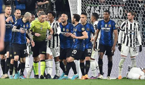 Solo Var al derby d'Italia. L'Inter stende la Juve e non scuce lo scudetto