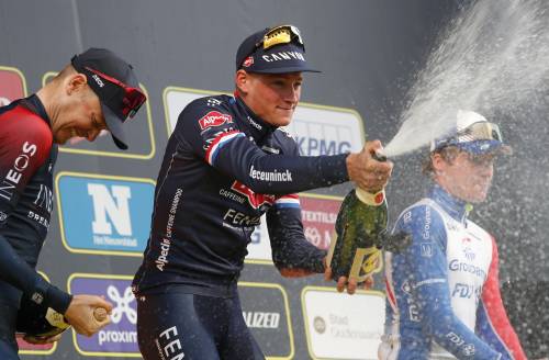 Van der Poel si regala il bis al Fiandre Beffa Pogacar