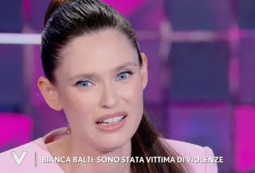 "Stuprata a 18 anni" . La confessione choc di Bianca Balti
