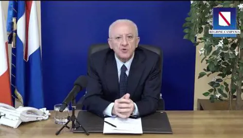 "Non si governa con i ciucci": Bordata di De Luca contro i 5 stelle (e Letta)