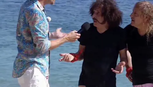 "Porco...". La prima parola all'Isola dei Cugini di campagna è una bestemmia