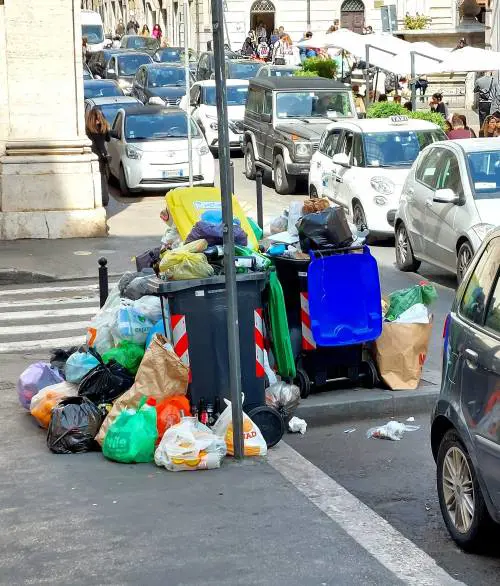 La monnezza arriva alle porte del Vaticano