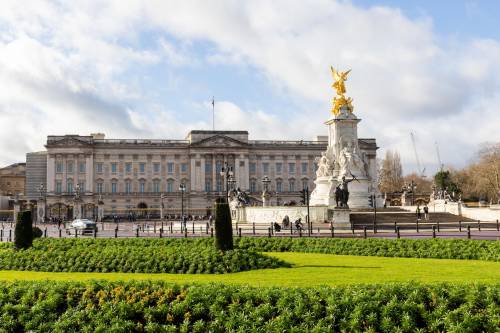 "Niente cambio della guardia": cosa succede a Buckingham Palace