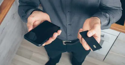 Occhio alla truffa del finto sms Unicredit: così ti svuota il conto