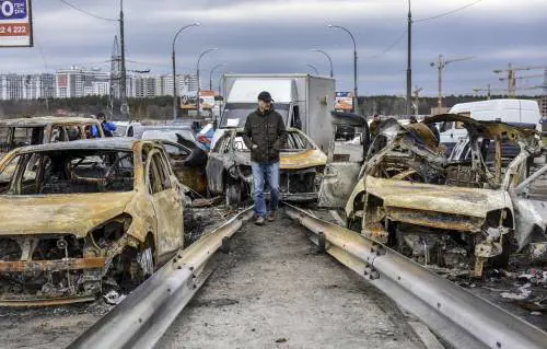 Donbass, manovra a tenaglia. La fuga prima dell'offensiva