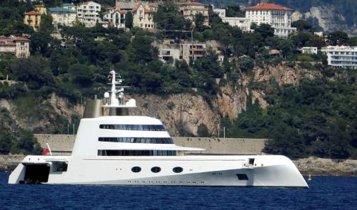 Il "paradiso" degli oligarchi russi: cosi mettono gli yacht al sicuro