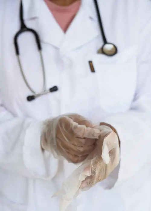 "Gli avrei tagliato la mano". Parlano le vittime del medico orco