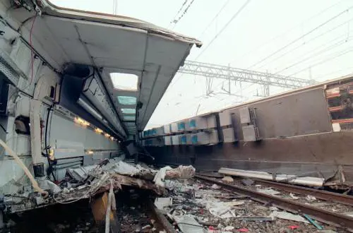 La curva a tutta velocità, poi la strage: quei morti sul "Pendolino"
