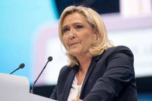 Le Pen sogna l'Eliseo. E promette già aperture a destra e a sinistra