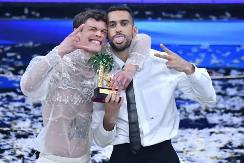 Blanco e la sua "cameretta" "Me la porto sul palco"