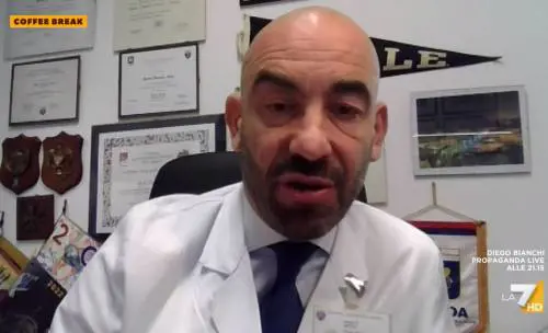 Bassetti querelato, 50 medici contro di lui. La sua risposta