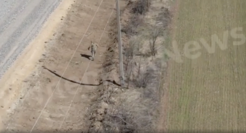 Le immagini choc: il drone individua l'obiettivo. Cosa fa il soldato russo