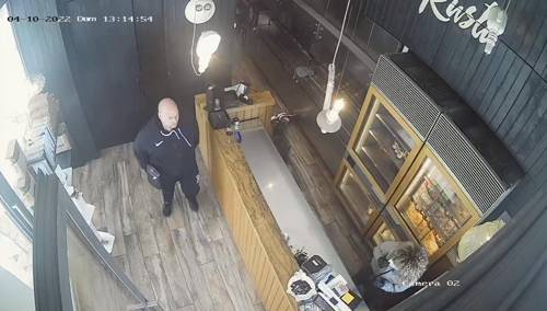"Devo fare il pieno...". Così il tassista ha fatto arrestare il fuggitivo di Pescara