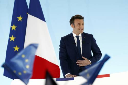 Macron avanti ma di poco. Sarà ballottaggio con Le Pen. "Fermiamo l'estrema destra"