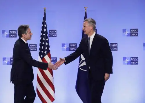 Truppe Nato stabili ai confini est della Nato. "È la nuova normalità per la sicurezza europea". E la Finlandia si avvicina
