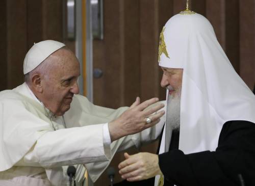 La guerra santa Francesco-Kirill: "Tregua di pace", "Sì al conflitto"