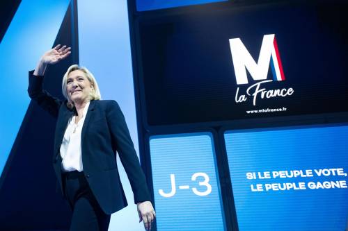 Le Pen punta tutto sul duello tv. Ma arriva un'altra inchiesta