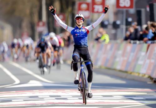 Kwiatkowski al fotofinish. Tra le donne Cavalli show