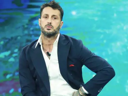 Disse "ebeti" ai Ferragnez: Corona imputato per diffamazione