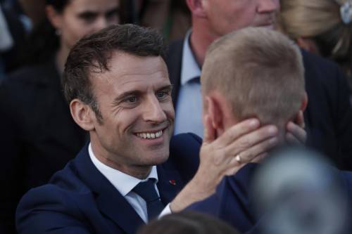 L'"algido" Macron scopre le scuse. "Il ballottaggio referendum sull'Ue"