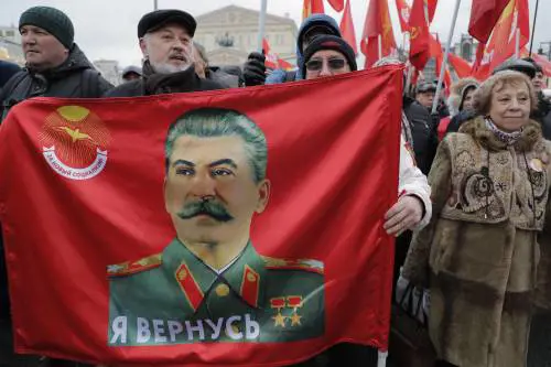 Nelle scuole russe ecco il libro che riscrive la storia:  bugie, censura e propaganda