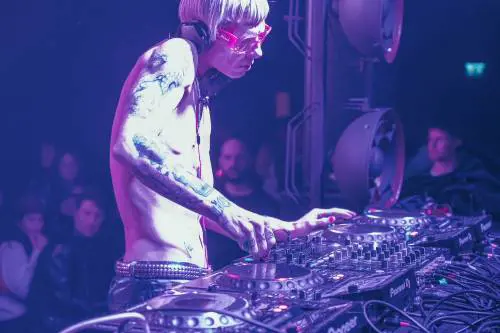 Pink Flyin’ Elephant, la factory di Boss Doms