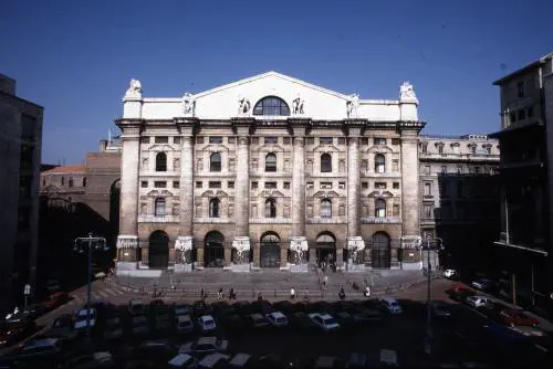 Avviso di "sfratto" per la Borsa: via da Piazza Affari dopo 90 anni