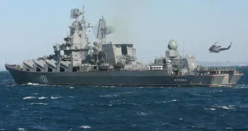 Il "drone distrazione", poi la botta: cosa è successo sul Moskva