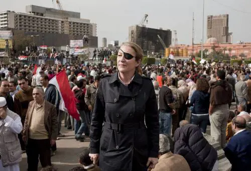 Le granate, l'occhio dilaniato, la morte. La guerra raccontata da Marie Colvin