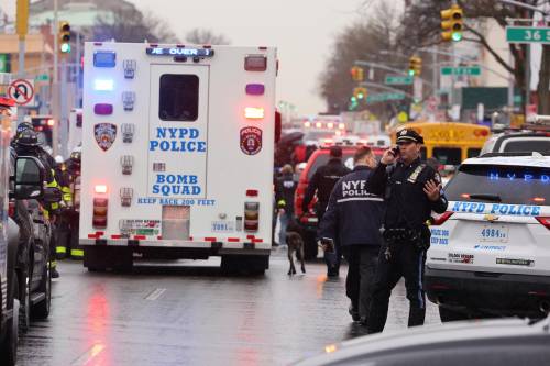 New York, bambino di 3 anni cade dal 26esimo piano e muore: indaga la polizia
