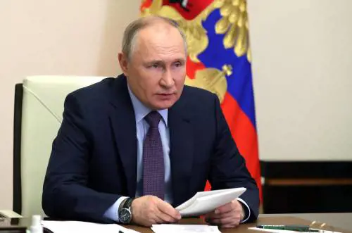 Dal missile "spaziale" al mega siluro atomico: ecco le armi segrete minacciate da Putin (e la risposta degli Usa) 