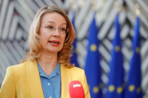 Helsinki accelera: "Subito l'ingresso nella Nato". Mosca: "Forze esterne guidano la campagna"