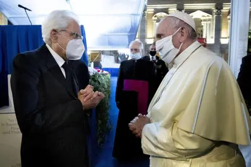 "In Ucraina calpestati i diritti umani": Mattarella scrive al Papa