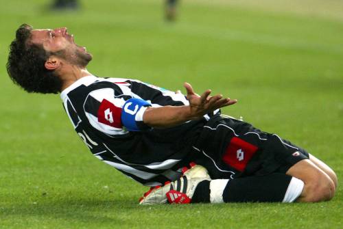 Alex Del Piero festeggia dopo un gol 