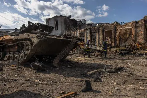 Popasna, bombe ogni minuto. "Da qui prendono il Donbass"